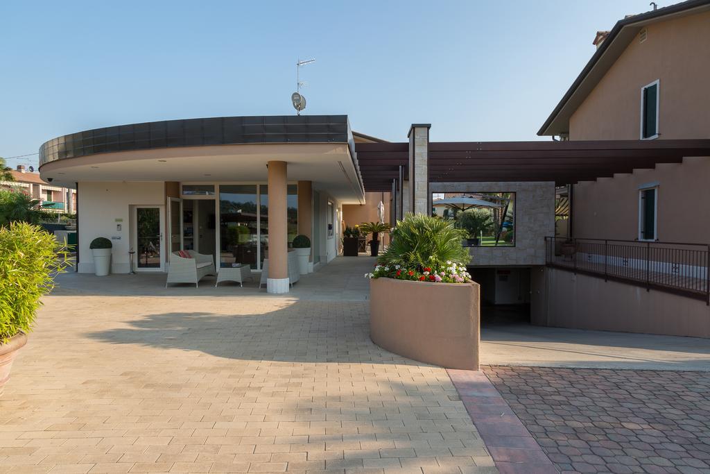 Residence La Margherita Лацизе Екстериор снимка